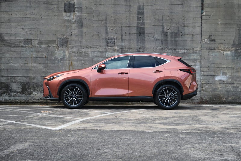 2026 Lexus NX 450h+ Limited image 4