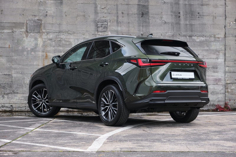 2026 Lexus NX 450h+ Limited image 3