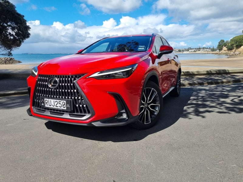 2026 Lexus NX 450h+ Limited 2.5L Plug-in Hybrid... image 3