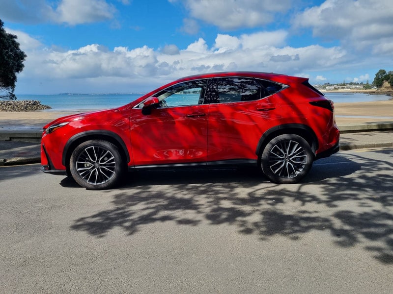2026 Lexus NX 450h+ Limited 2.5L Plug-in Hybrid... image 4