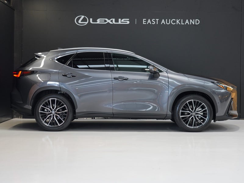2026 Lexus NX 450h+ Limited 2.5P PHEV ECVT AWD... image 3