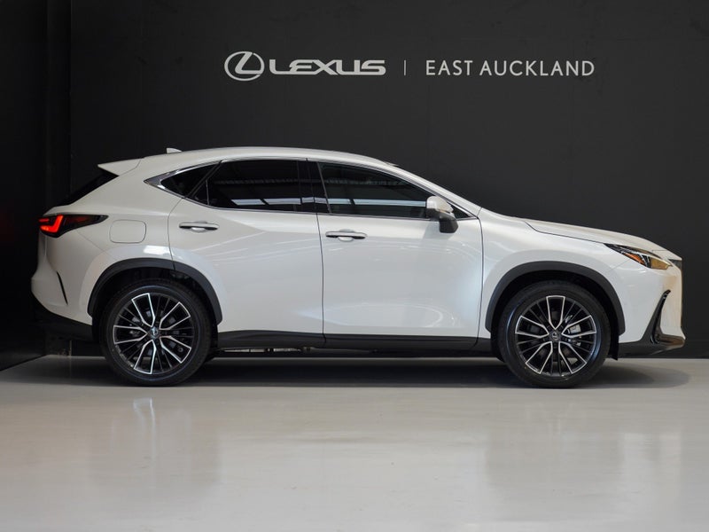 2026 Lexus NX 450h+ Limited 2.5P PHEV ECVT AWD... image 3