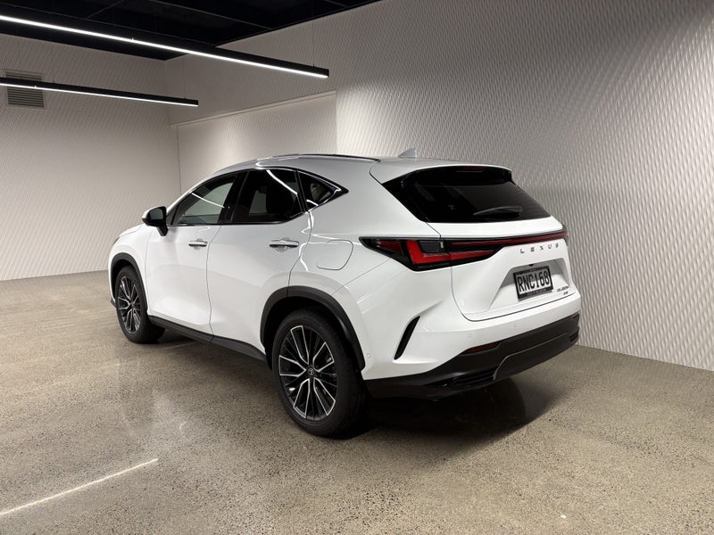 2026 Lexus NX 450h+ Limited 2.5P PHEV ECVT AWD... image 4