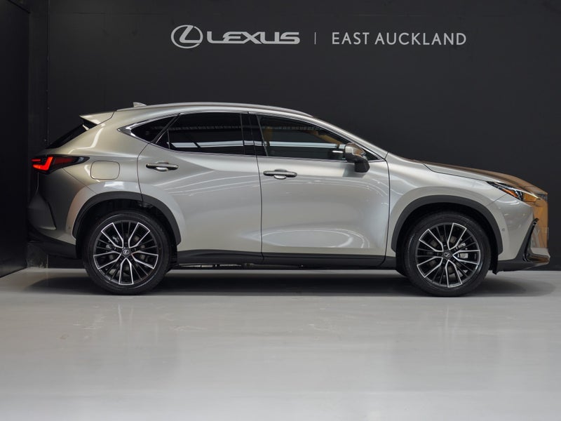 2026 Lexus NX 450h+ Limited 2.5P PHEV ECVT AWD... image 3