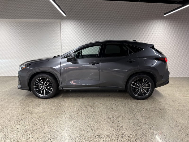 2026 Lexus NX 450h+ Limited 2.5P PHEV ECVT AWD... image 3
