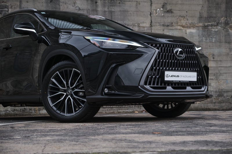 2026 Lexus NX 450h+ Limited image 3