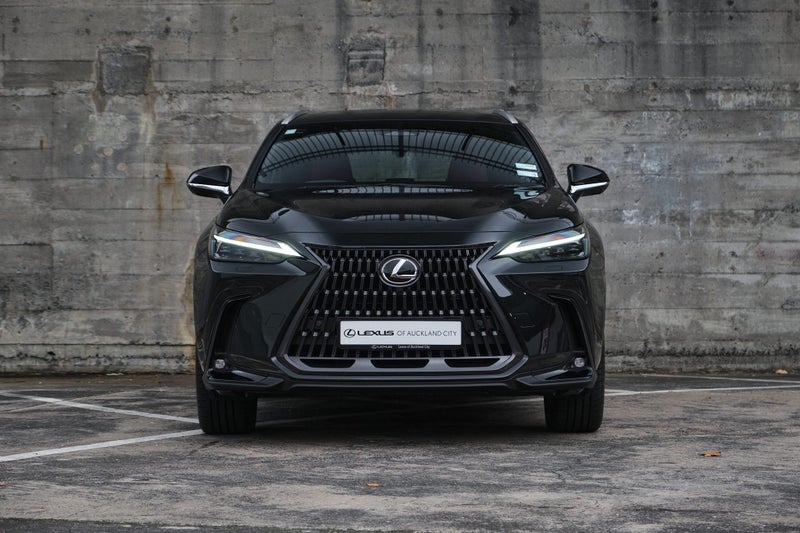 2026 Lexus NX 450h+ Limited image 4