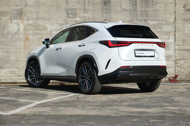 2026 Lexus NX 450h+ Limited image 4