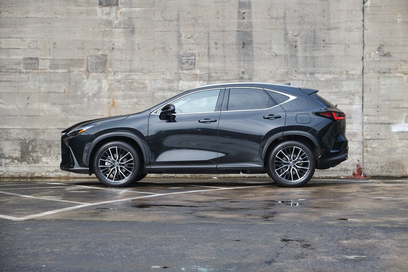 2026 Lexus NX 450h+ Limited image 3