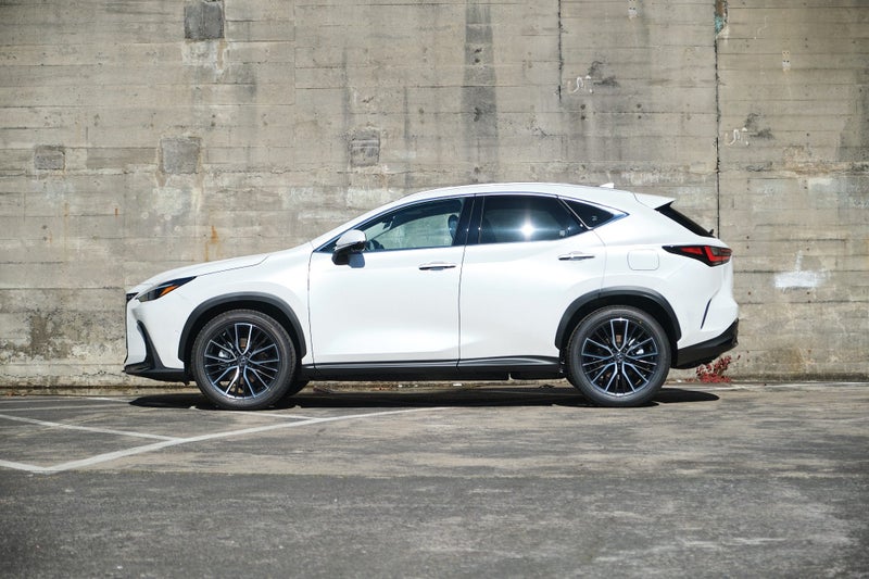 2026 Lexus NX 450h+ Limited image 3