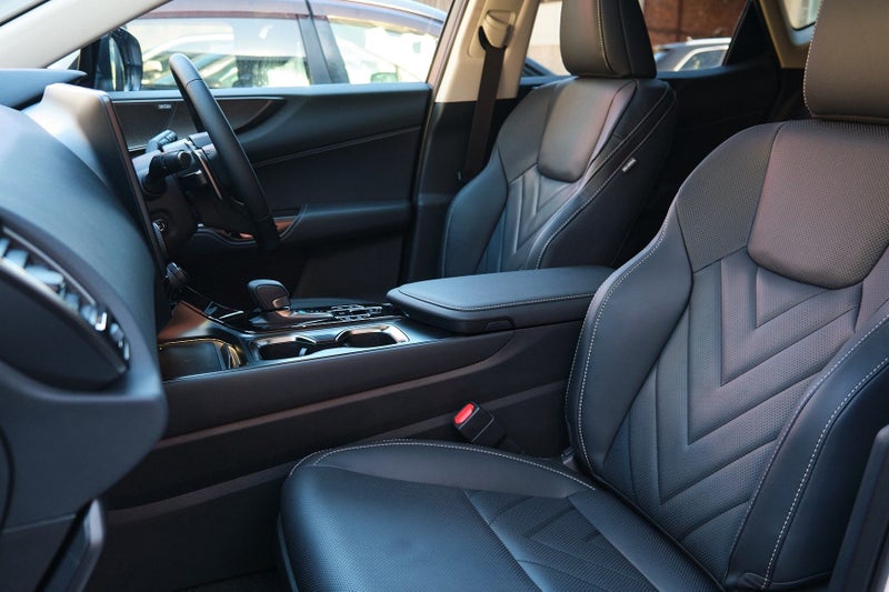 2026 Lexus NX 450h+ Limited image 4