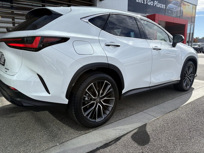 2026 Lexus NX 450h+ Limited AWD image 4