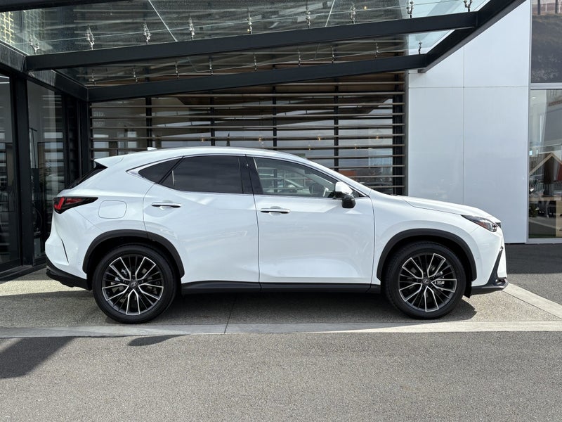 2026 Lexus NX 450h+ Limited AWD image 5