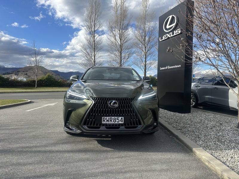 2026 Lexus NX 450h+ Limited PHEV AWD image 2