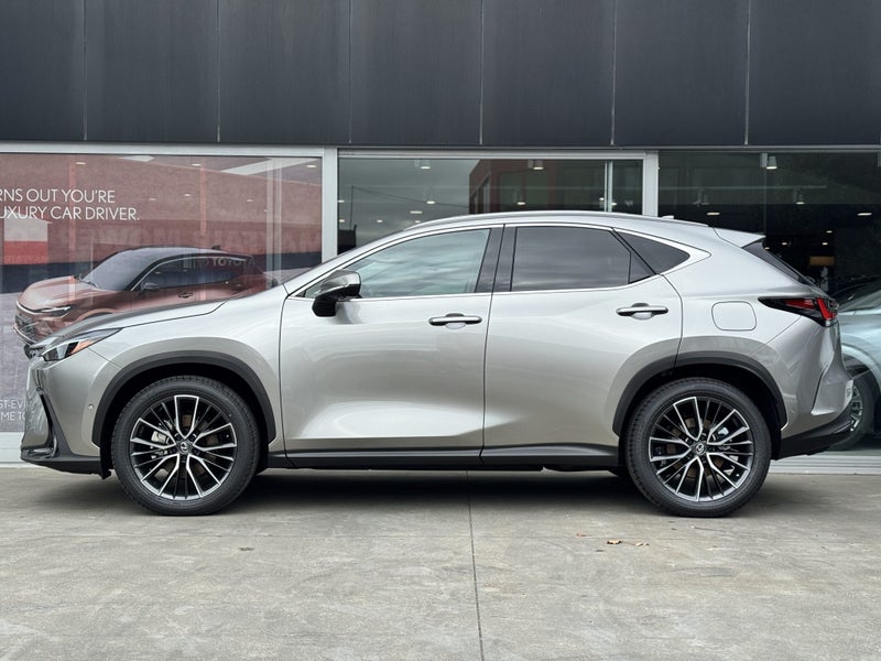 2026 Lexus NX 450h+ Limited Plug in Hybrid AWD image 4