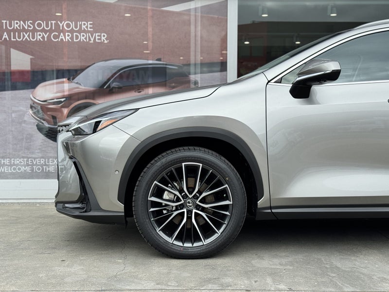 2026 Lexus NX 450h+ Limited Plug in Hybrid AWD image 5