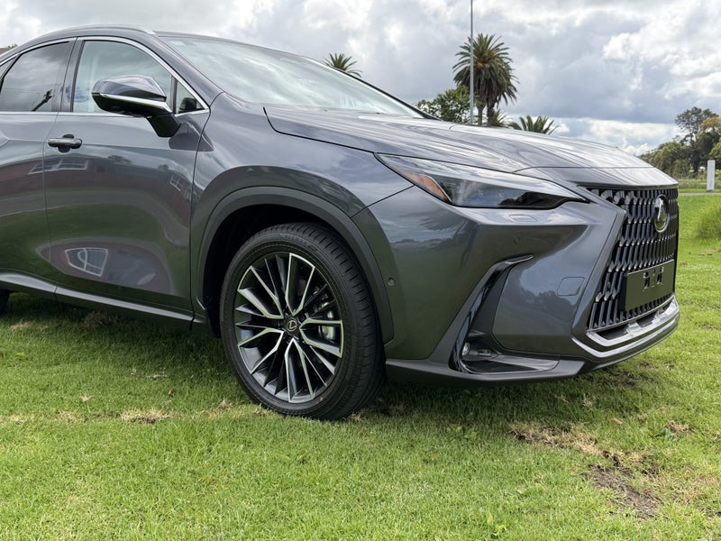 2026 Lexus NX 450h+ NX 450H+ Limited Phev image 2