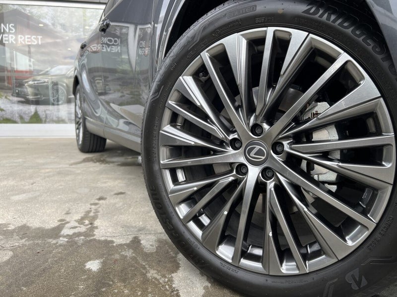 2026 Lexus RX 350h Limited 2.5Ph image 4