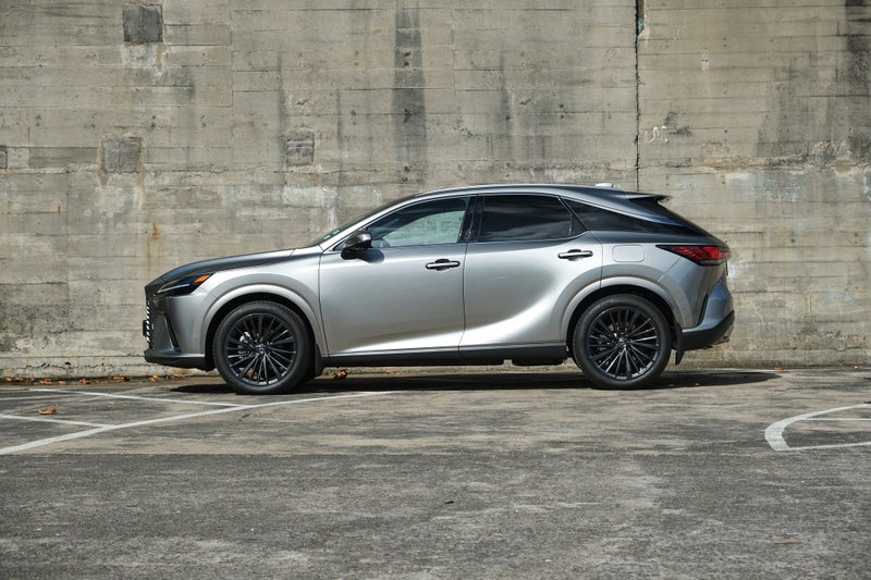 2026 Lexus RX 450h+ Limited image 3