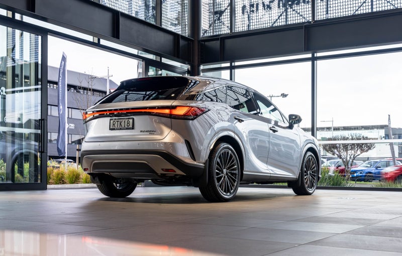 2026 Lexus RX 450h+ Limited 2.5L PHEV AWD Auto SUV image 3