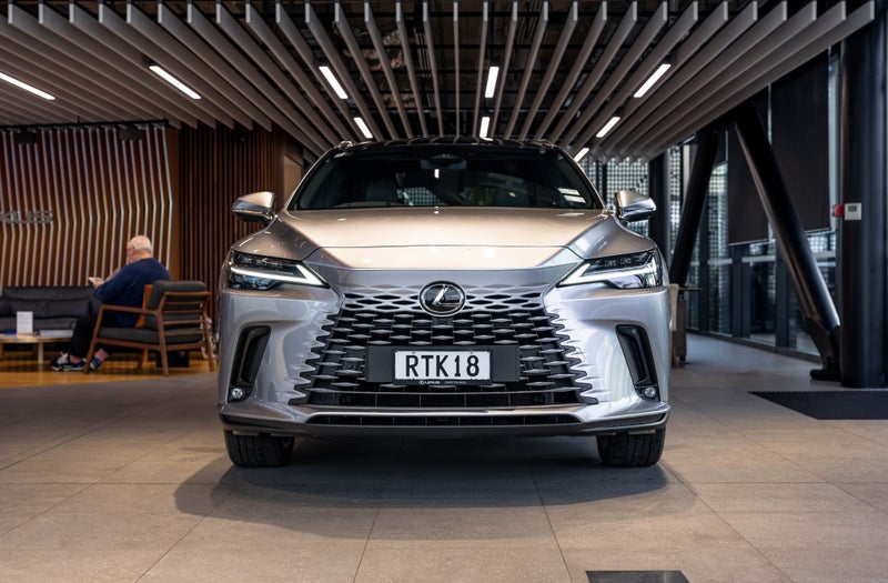 2026 Lexus RX 450h+ Limited 2.5L PHEV AWD Auto SUV image 5