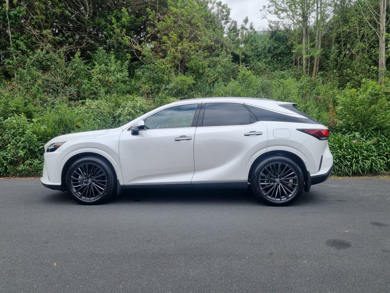 2026 Lexus RX 450h+ Limited 2.5L Plug-In Hybrid... image 4