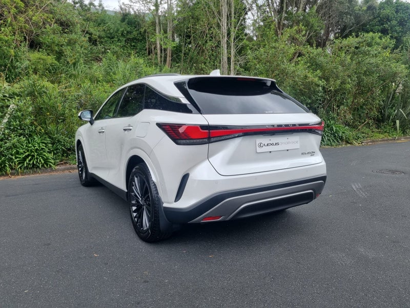 2026 Lexus RX 450h+ Limited 2.5L Plug-In Hybrid... image 5