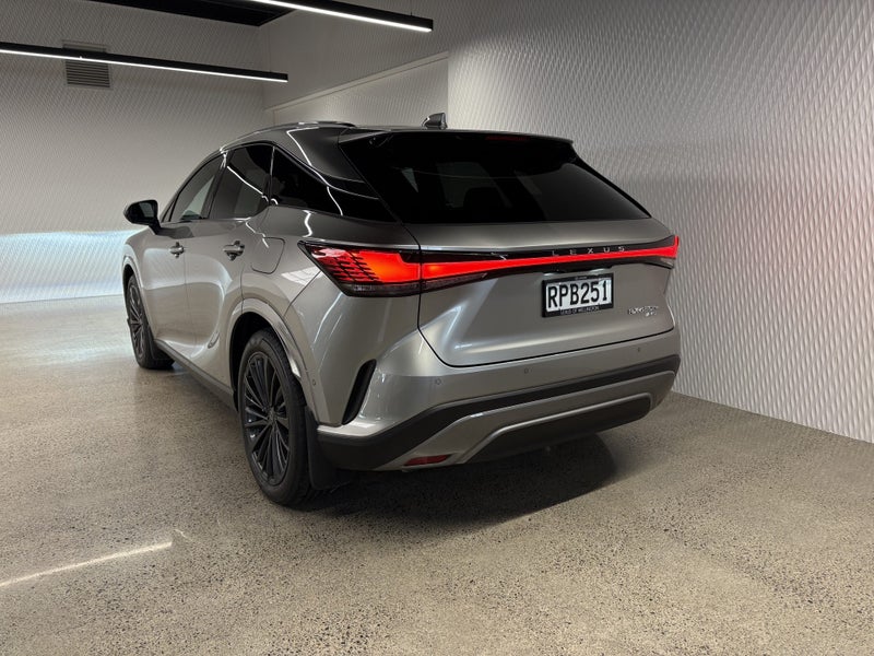 2026 Lexus RX 450h+ Limited 2.5P PHEV ECVT AWD... image 5