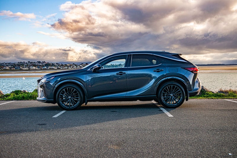 2026 Lexus RX 450h+ Limited 2.5P PHEV ECVT AWD SUV image 5