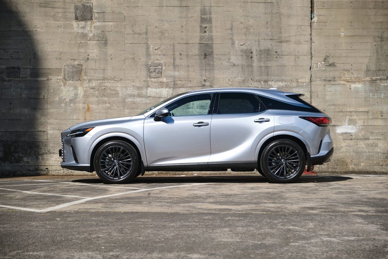 2026 Lexus RX 450h+ Limited image 3