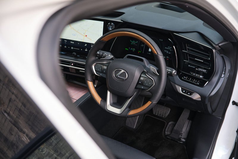 2026 Lexus RX 450h+ Limited image 2