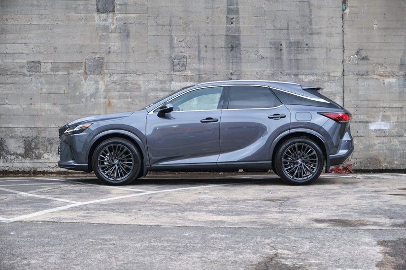 2026 Lexus RX 450h+ Limited image 3