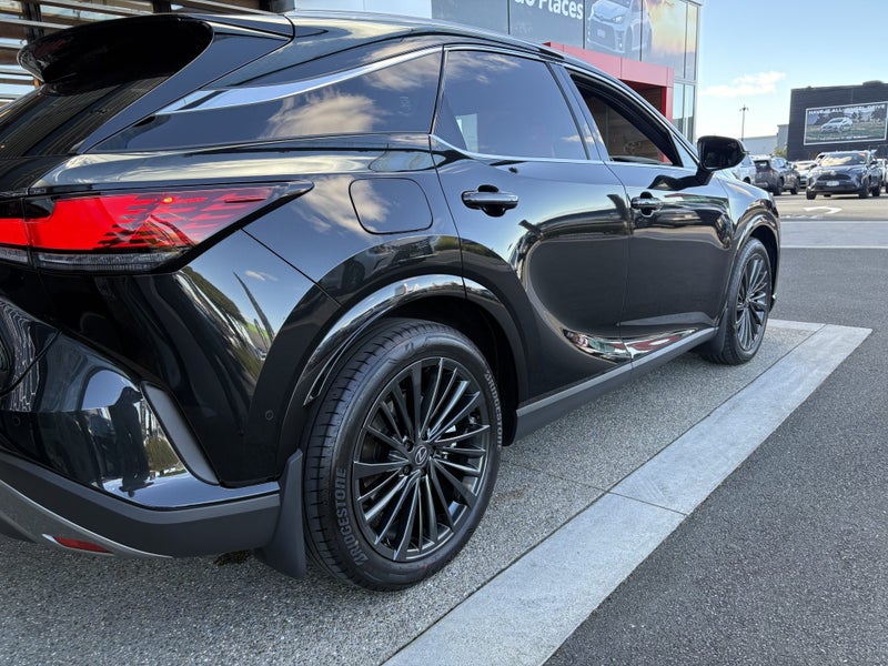 2026 Lexus RX 450h+ Limited PHEV AWD image 4
