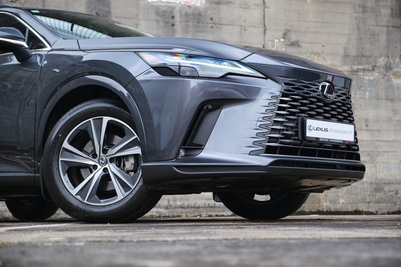 2026 Lexus RX 450h+ Premium image 2