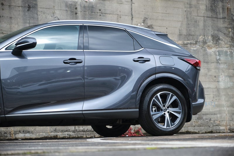 2026 Lexus RX 450h+ Premium image 3