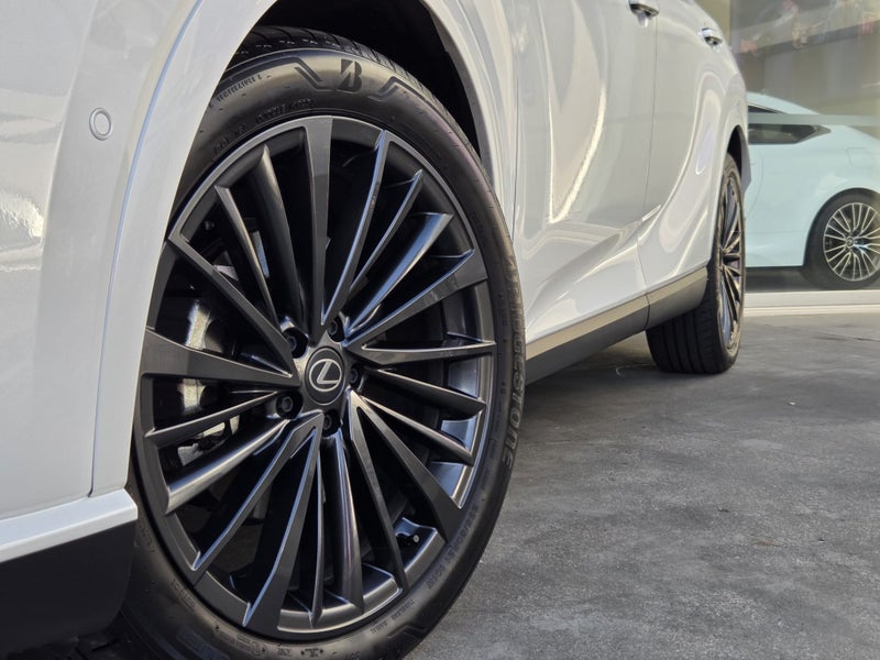 2026 Lexus RX 450h+ RX 450H+ Limited Phev image 4
