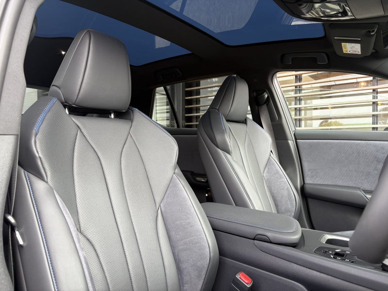 2026 Lexus RZ 550e F SPORT BEV 300kW AWD image 4