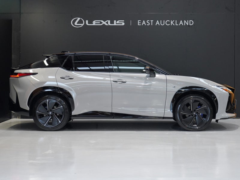 2026 Lexus RZ 550e F SPORT BEV AWD SUV/5D/5S image 2