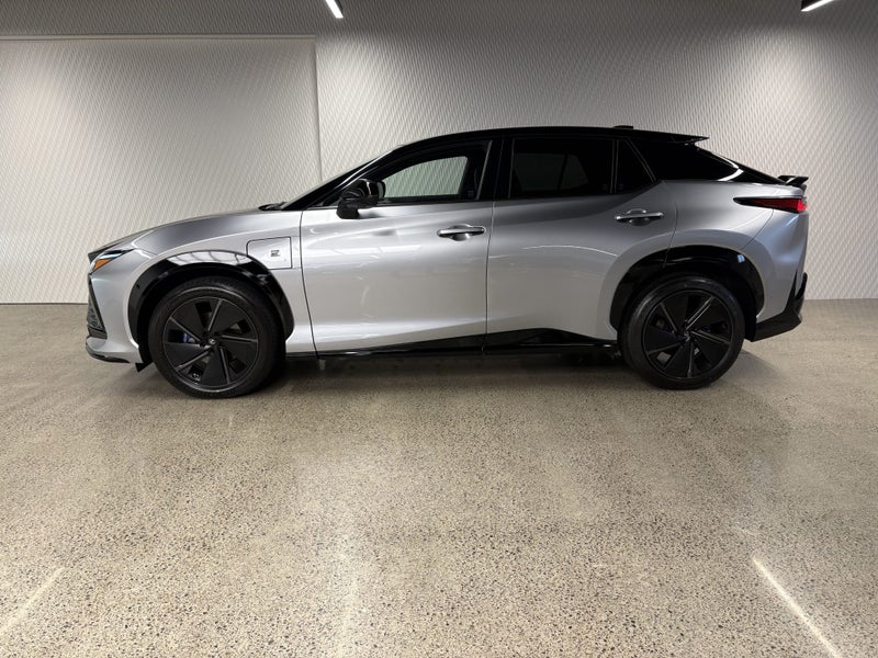 2026 Lexus RZ 550e F SPORT BEV AWD SUV/5D/5S image 4