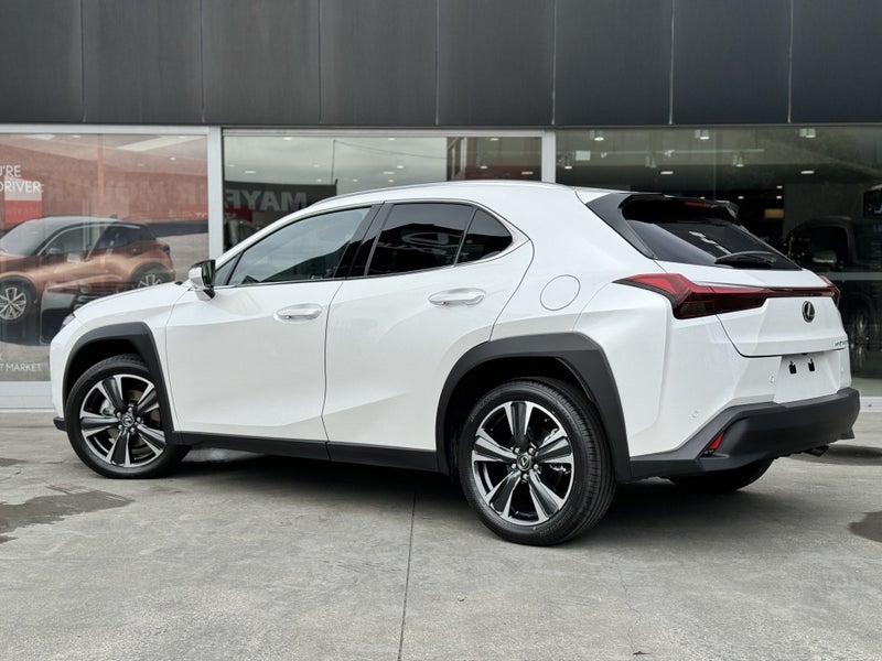 2026 Lexus UX 300h 300H Limited 2.0Ph image 3