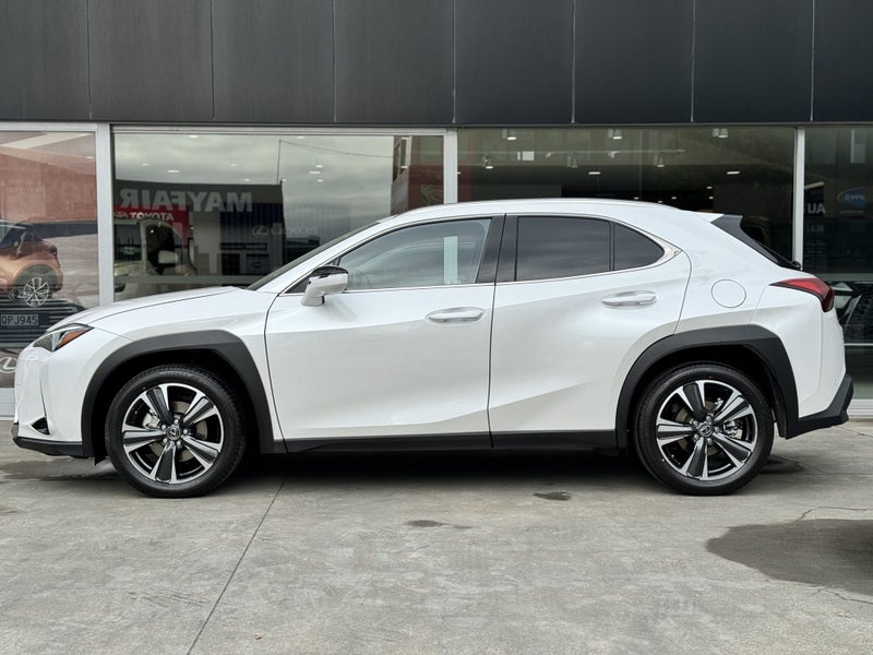 2026 Lexus UX 300h 300H Limited 2.0Ph image 4