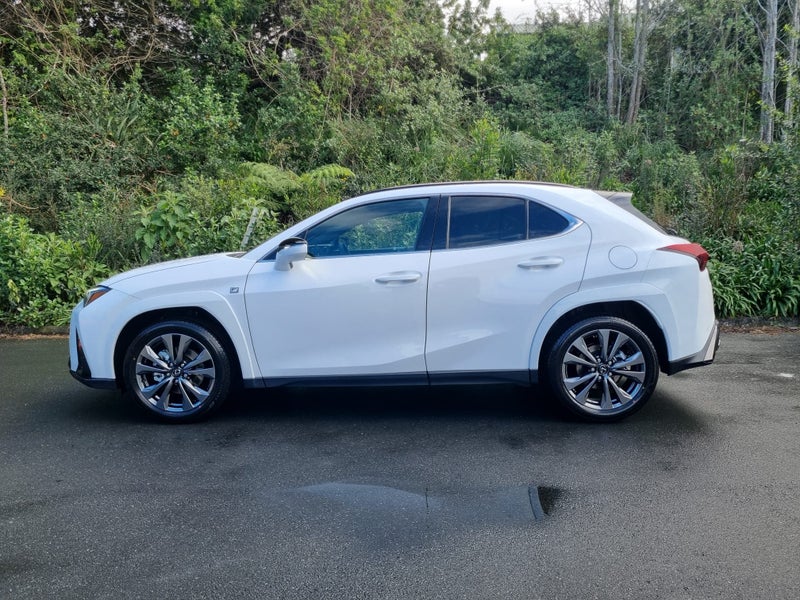 2026 Lexus UX 300h F Sport 2.0L Hybrid FWD SUV image 4