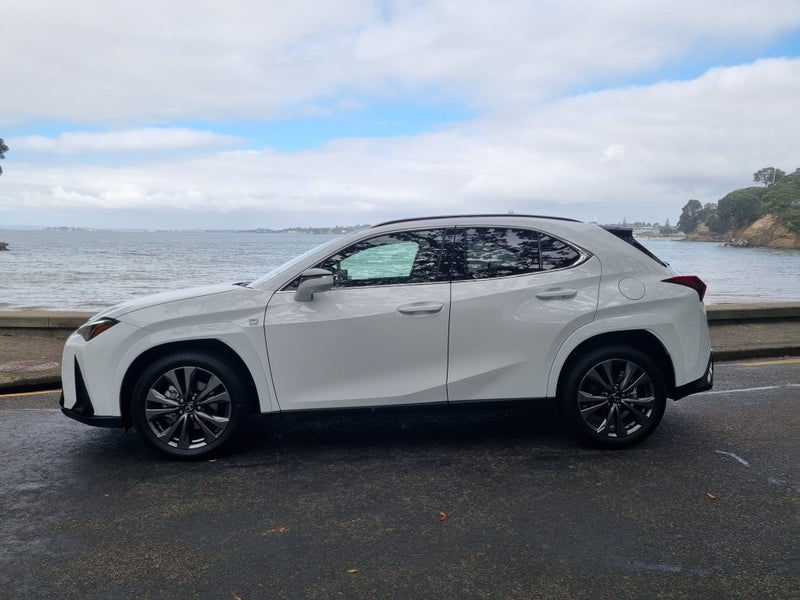 2026 Lexus UX 300h F Sport 2.0L Hybrid FWD SUV image 4