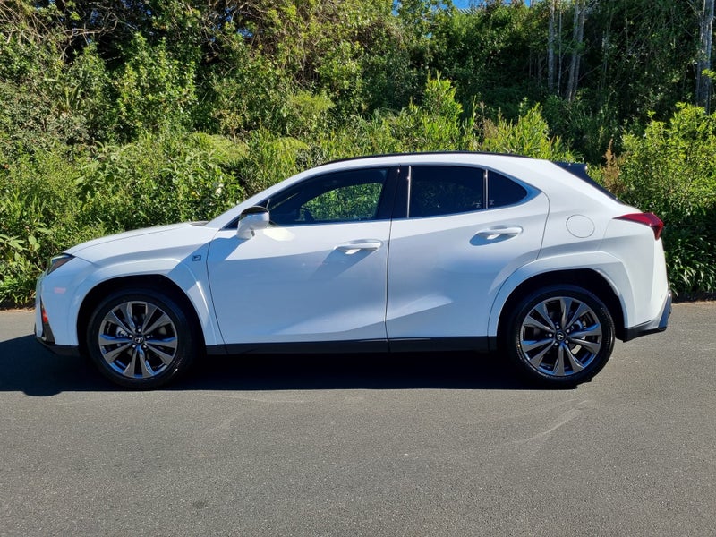 2026 Lexus UX 300h F Sport 2.0L Hybrid FWD SUV image 4