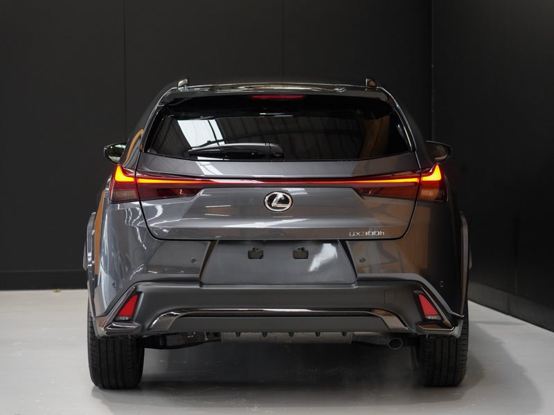 2026 Lexus UX 300h F Sport 2.0P HV ECVT FWD SUV... image 5