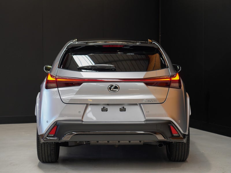 2026 Lexus UX 300h F Sport 2.0P HV ECVT FWD SUV... image 5