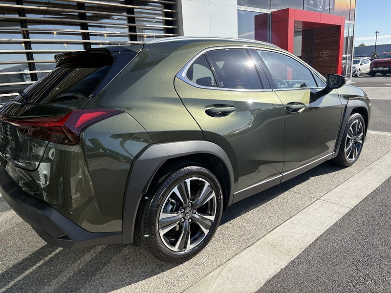 2026 Lexus UX 300h Limited 2.0L Hybrid image 4