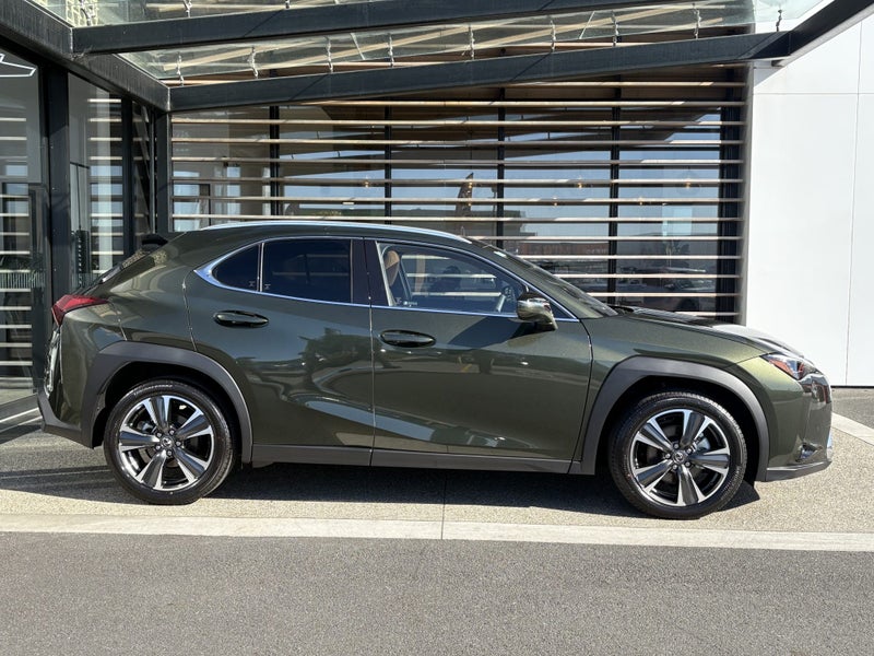 2026 Lexus UX 300h Limited 2.0L Hybrid image 5