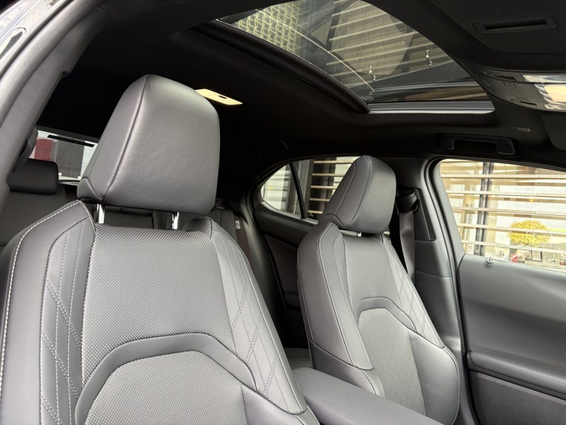 2026 Lexus UX 300h Limited 2.0L Hybrid image 2
