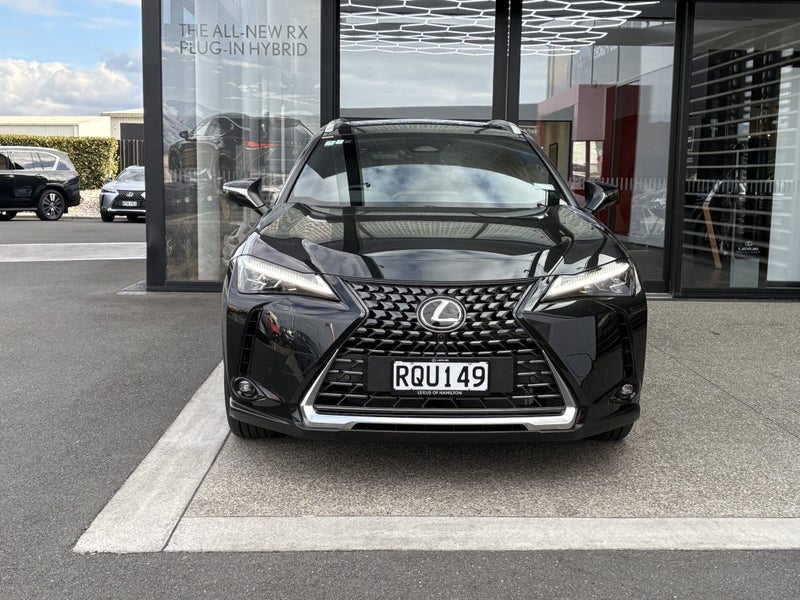 2026 Lexus UX 300h Limited 2.0L Hybrid image 3
